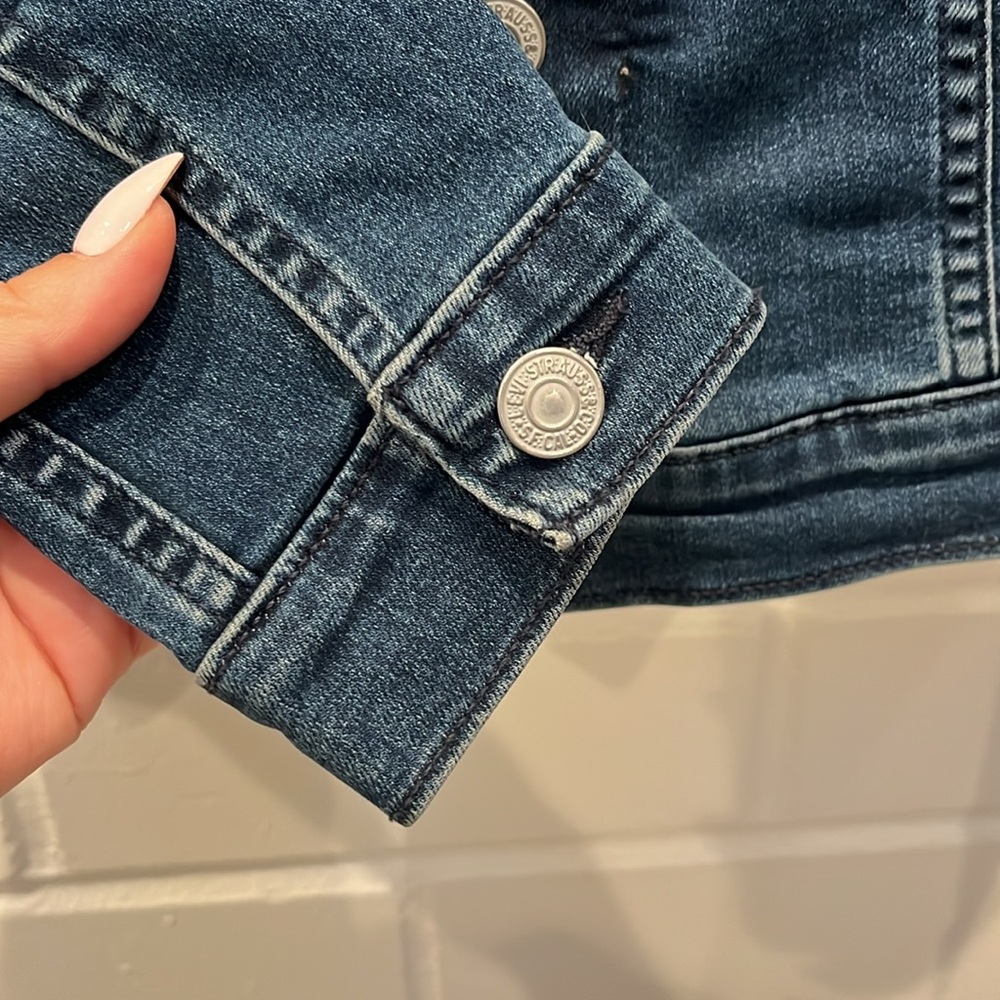 Levi’s classic denim jacket. - Picture 4 of 9